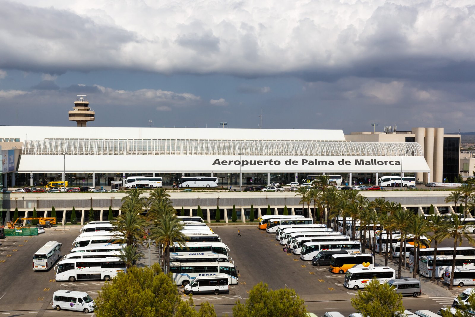 Olive oil culture 2 Aeropuerto de Mallorca, exterior