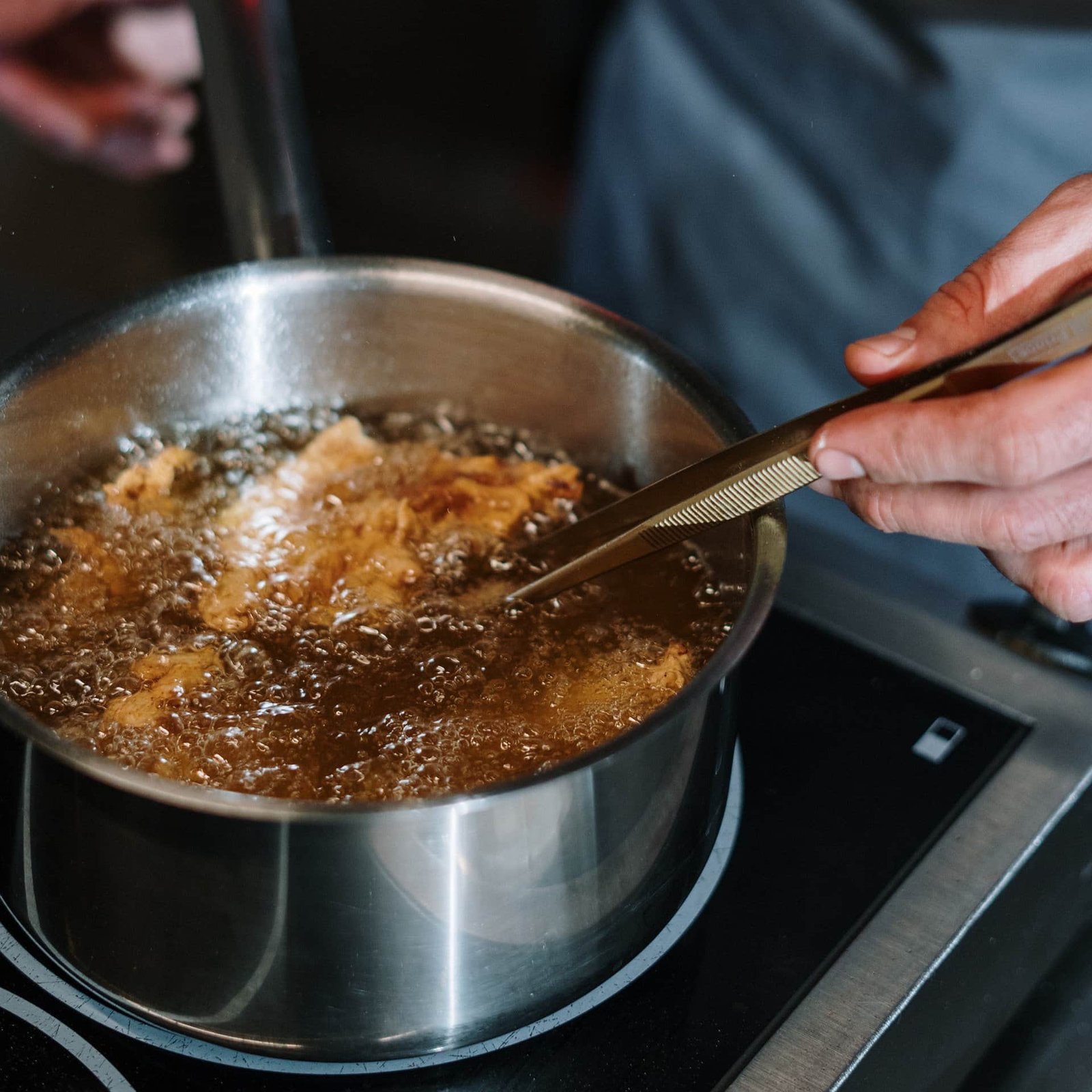How to dispose of cooking oil? 1 Extra virgin olive oil can be reused