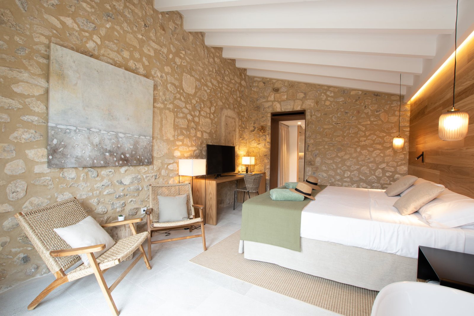Our rooms 12 Habitacion doble vistas Randa 01