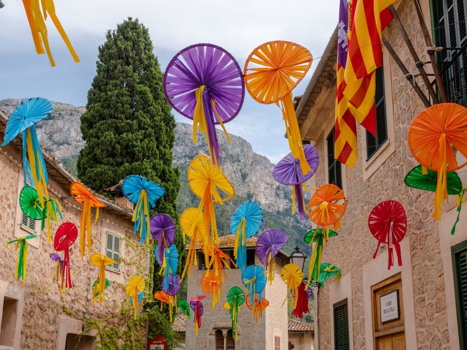 Deià: arte, gastronomía y personajes relevantes 2 Fiestas en Deià, Mallorca