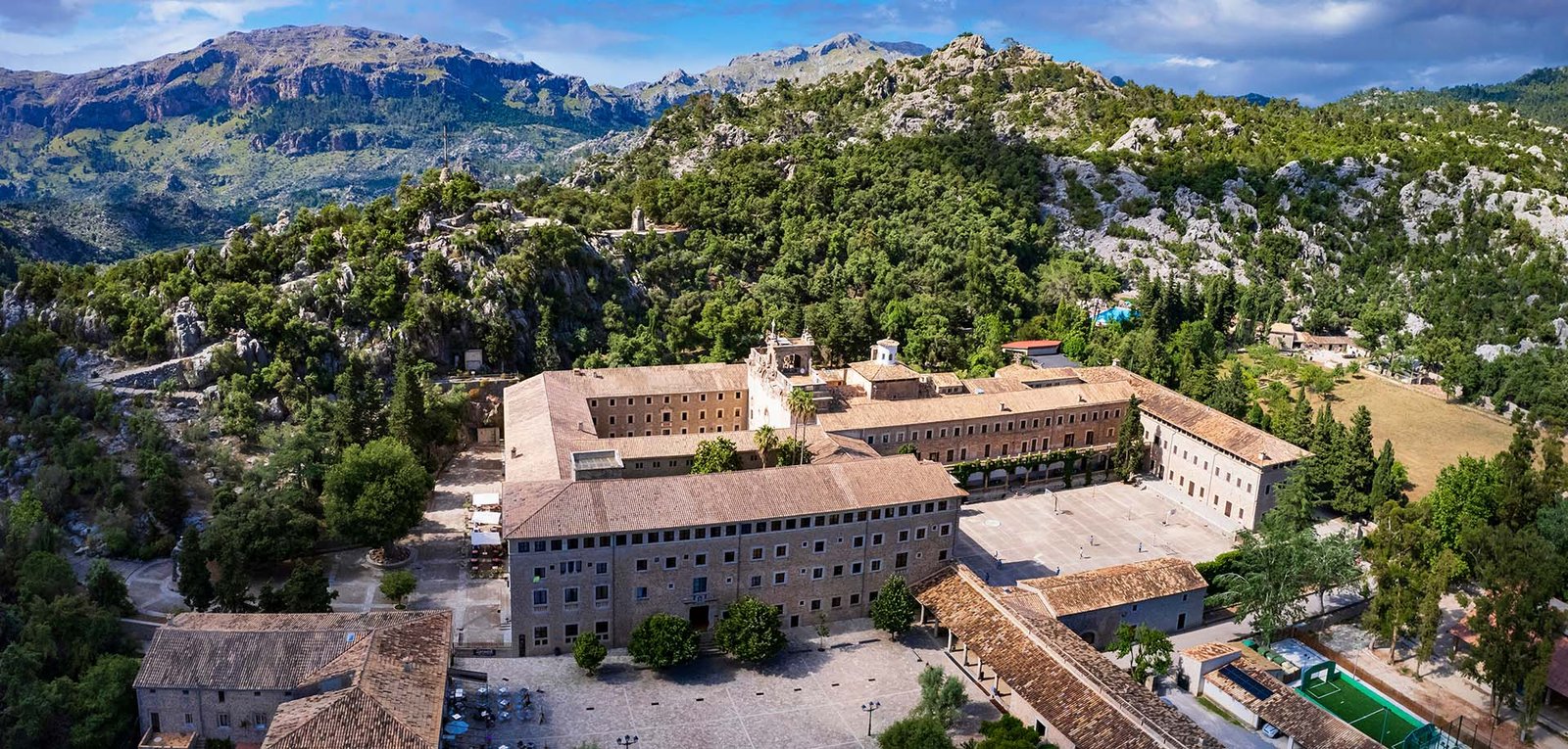 Lluc Monastery, the spiritual heart of Mallorca and a symbol of island identity 1 Monasterio de Lluc, Mallorca, vista aérea