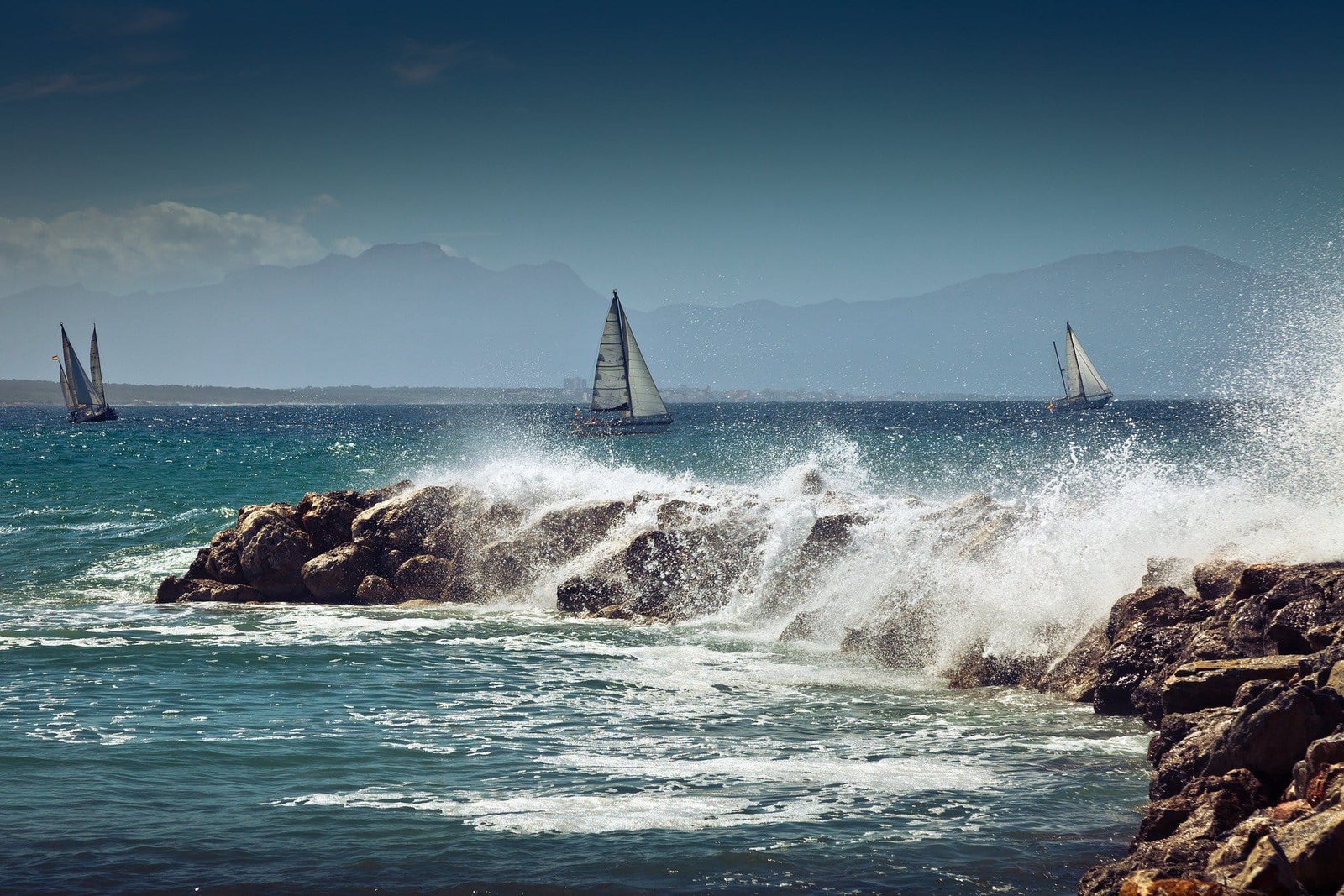 ¿Qué hacer en Mallorca? Los 5 planes más auténticos. 2 Navegar por la costa de Mallorca