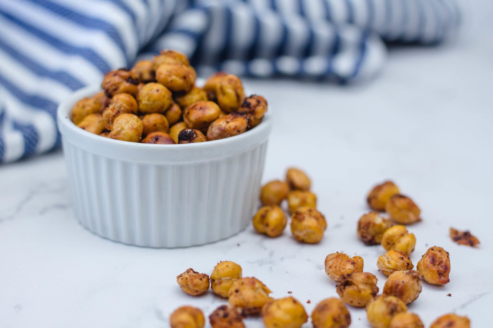 Healthy snacks: 2 delicious Mediterranean ways. 1 garbanzos crujientes, un snack saludable
