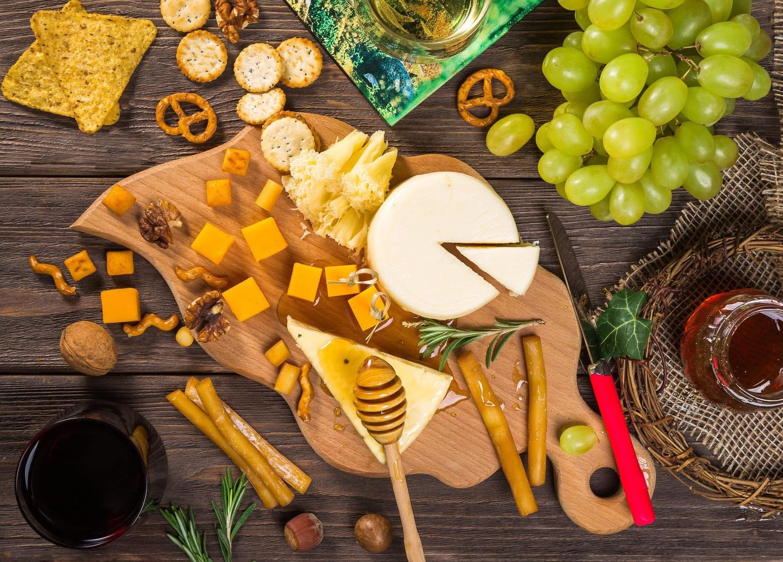 Top 10 gourmet products in Spain 2 Cheese board, honey and red wine